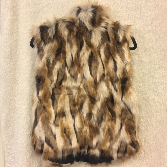 NWT Guess LA Kielo Faux Fur Vest - Picture 8 of 8